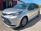 Toyota Sienna Hybrid AWD - Toyota Sienna: Van
