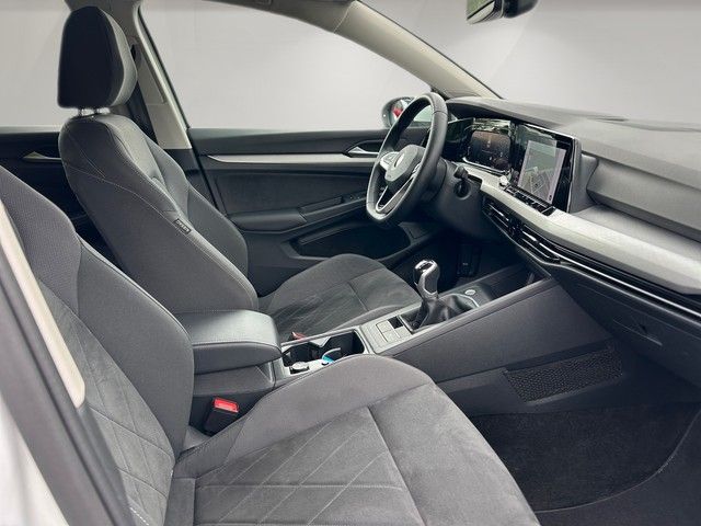 Fahrzeugabbildung Volkswagen Golf VIII Variant 1.5TSI Life LED+ACC+NAVI+PARKL