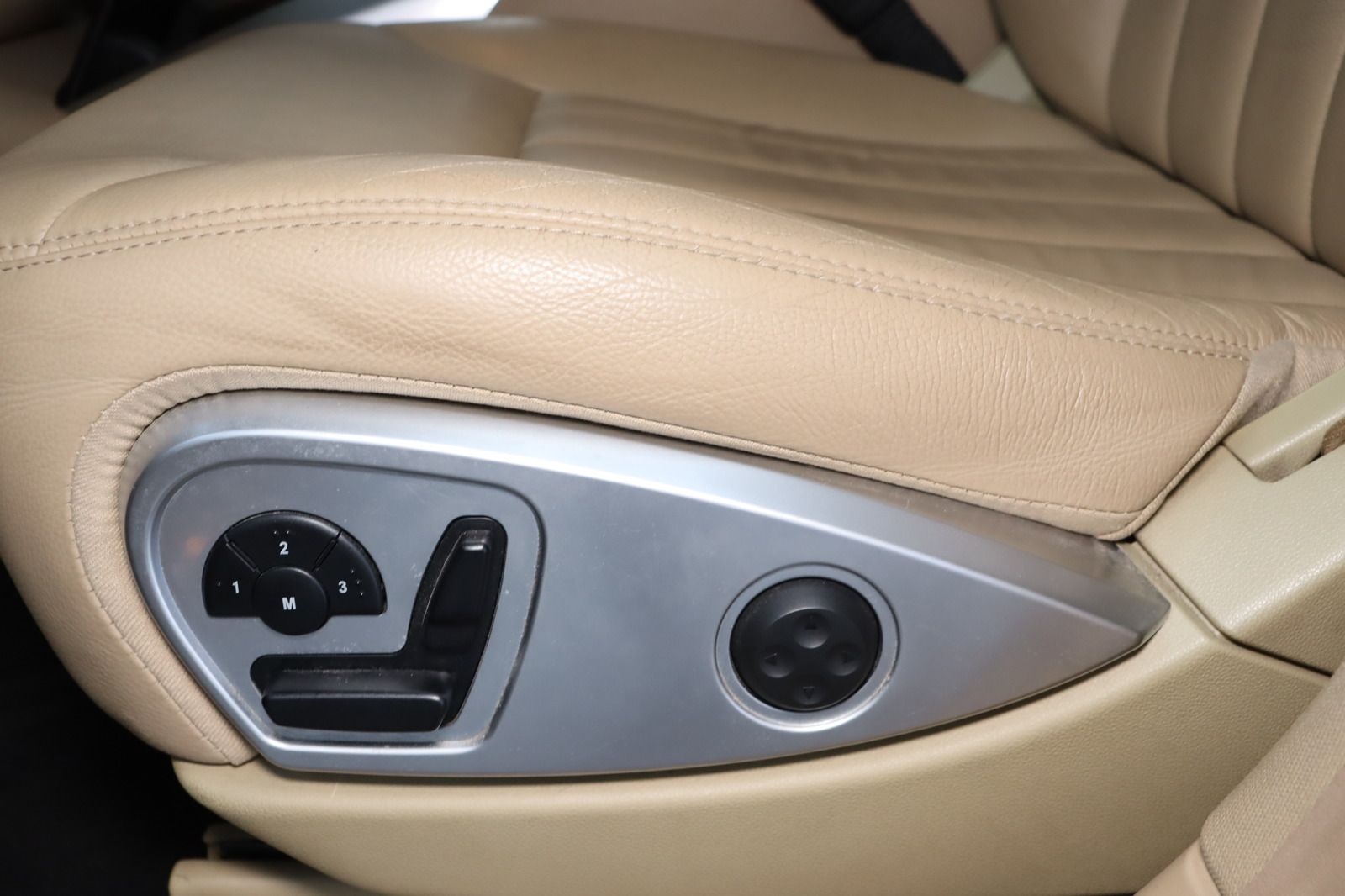 Fahrzeugabbildung Mercedes-Benz R 350 CDI 4MATIC lang * DIS * Pano * 7-Sitze