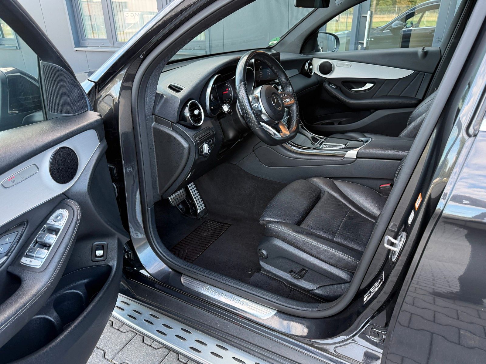 Mercedes-Benz GLC 300 de Coupe 4Matic,AMG,Distronic,Kamera imagem 3