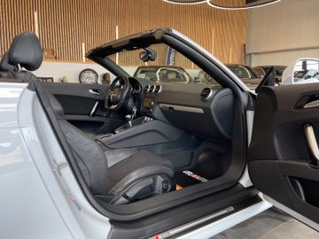 Audi TT Roadster 2.0 TFSI *BI-XENON*NAVI*PDC*LEDER*