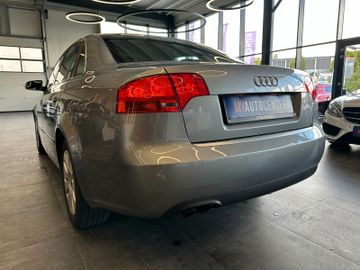 Audi A4 Lim. *TEMPOMAT*KLIMAAUTOMATIK*SitzHZ*