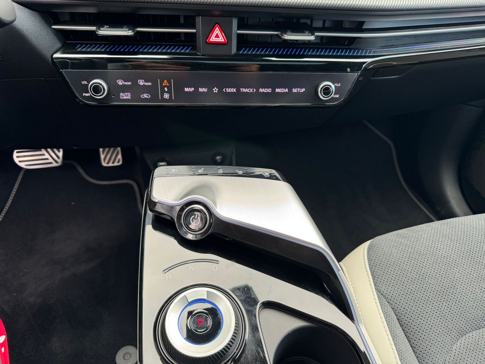 Fahrzeugabbildung Kia EV6 GT-Line 4WD PANO+NAVI+LED+SHZ+HEAD+ACC+360°+