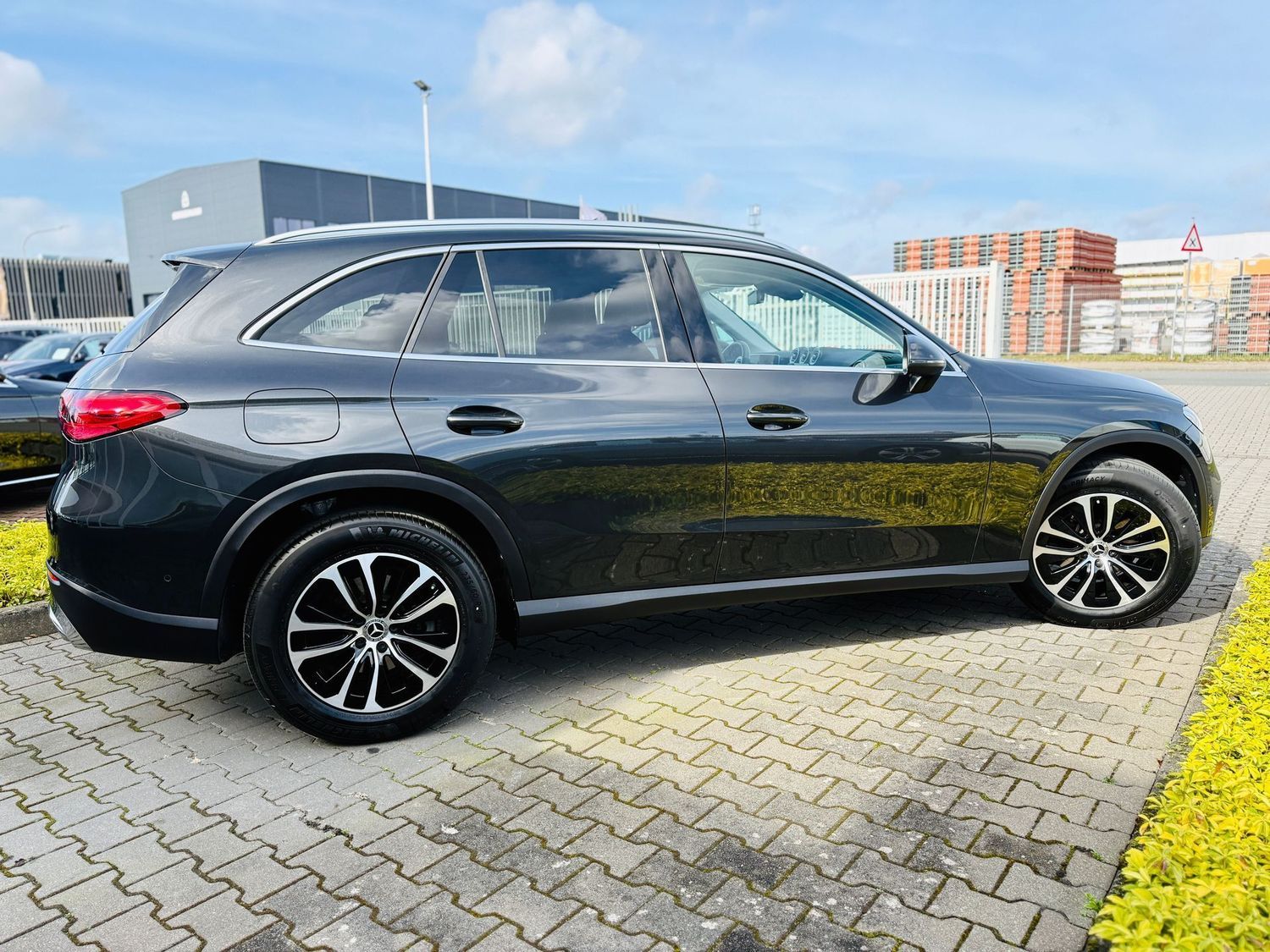 Fahrzeugabbildung Mercedes-Benz GLC 220 d 4M AVANTGARDE, AHK, LED, Navi, RFK, Wi