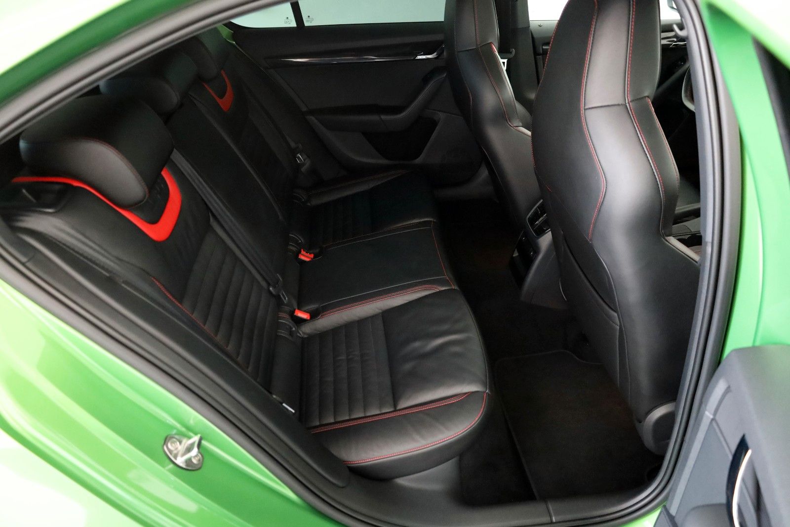 Fahrzeugabbildung SKODA Octavia Lim. RS,Leder,Navi,Bi-Xenon,SH,Panorama