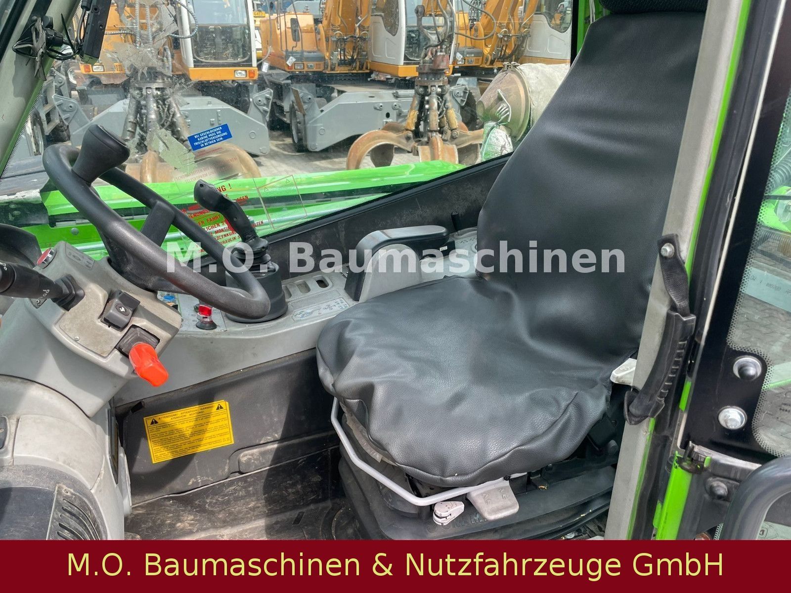 Fahrzeugabbildung Merlo P 55.9 CS / 9 m / 5,5 T/2m³ Mulchgreiferschaufel