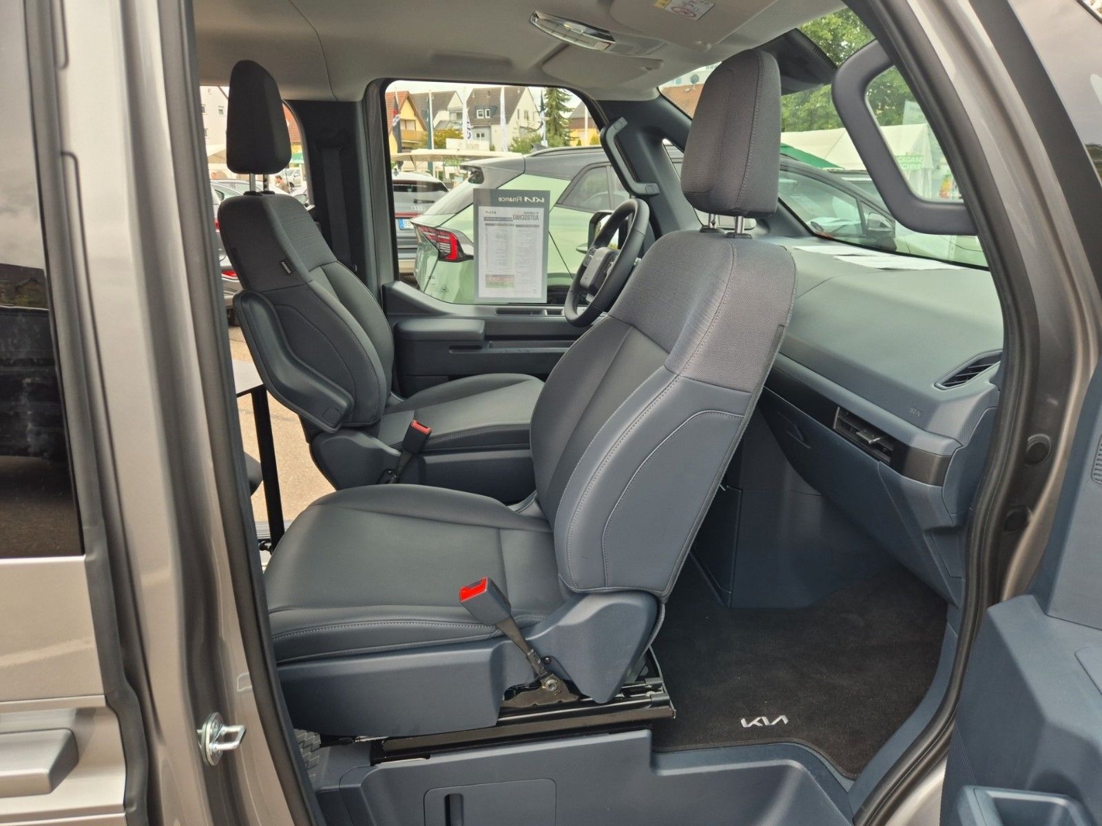 Fahrzeugabbildung Kia PV5 Passenger Sonderumbau Schienensystem Camper