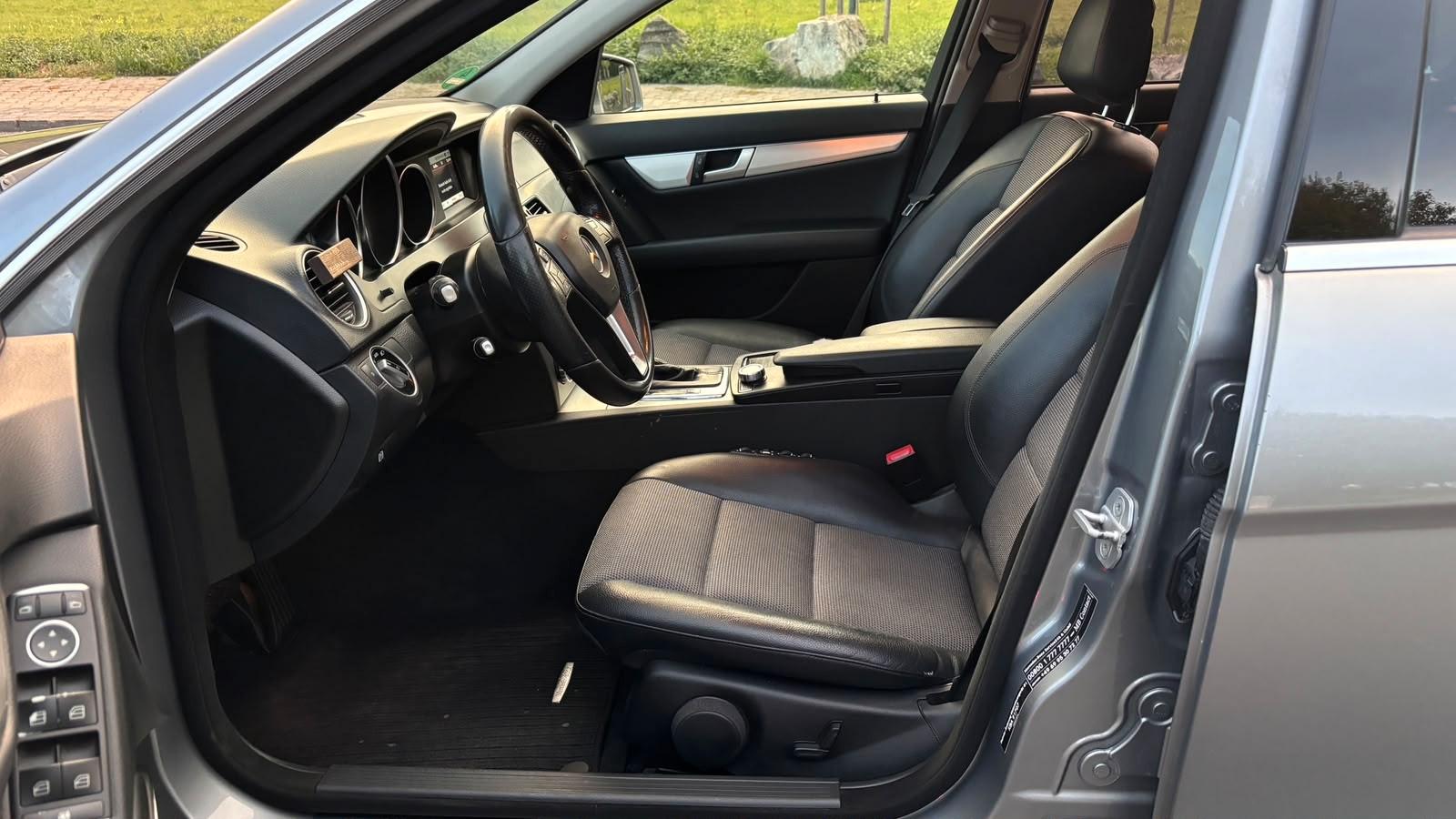 Mercedes-Benz C220 2012 — photo 10
