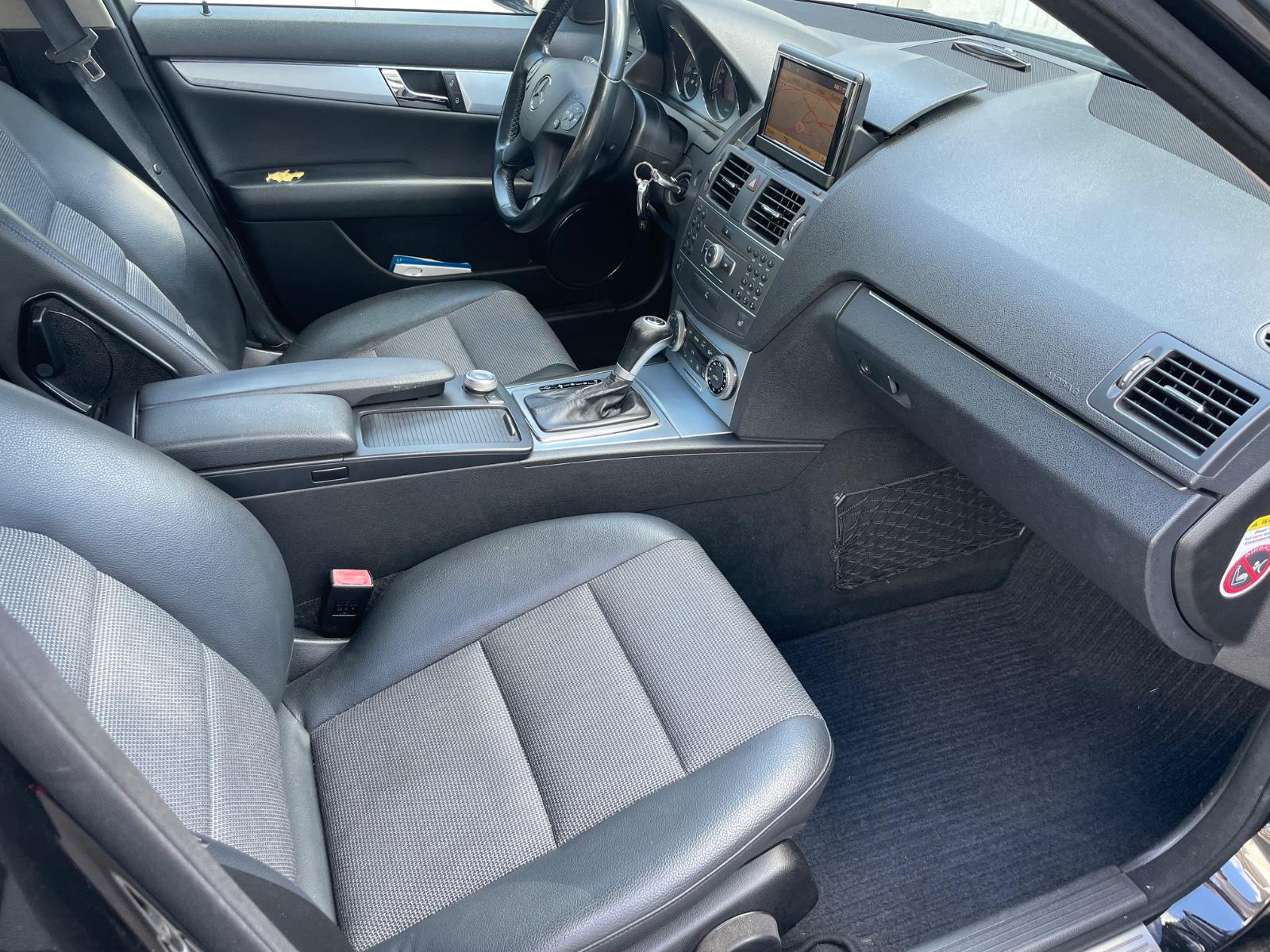 Mercedes-Benz C220 2011 — photo 8