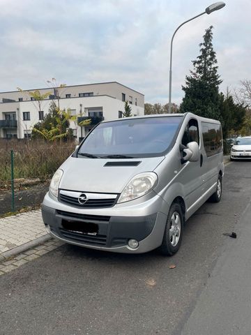 Opel Vivaro 2.5 CDTI Tüv 08/2025 8-Sitzer