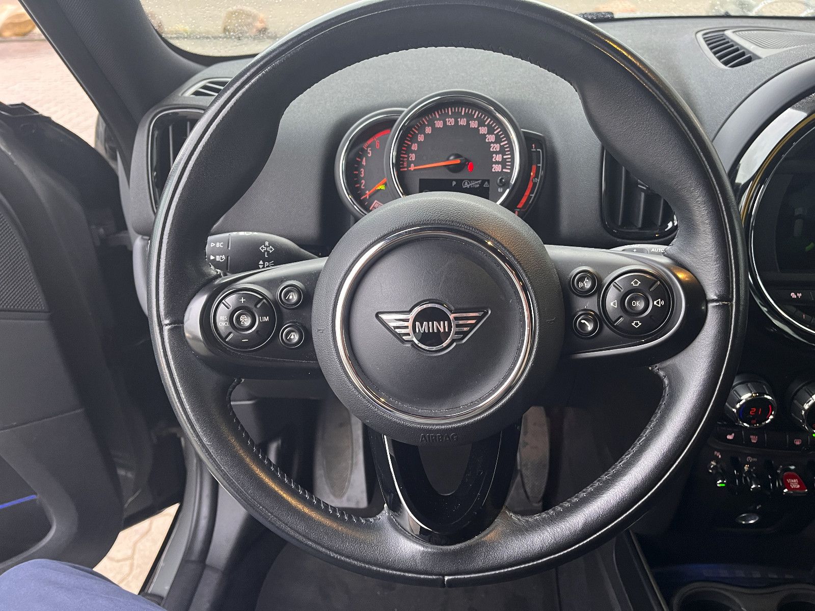 Fahrzeugabbildung MINI ONE Countryman One D Automatik
