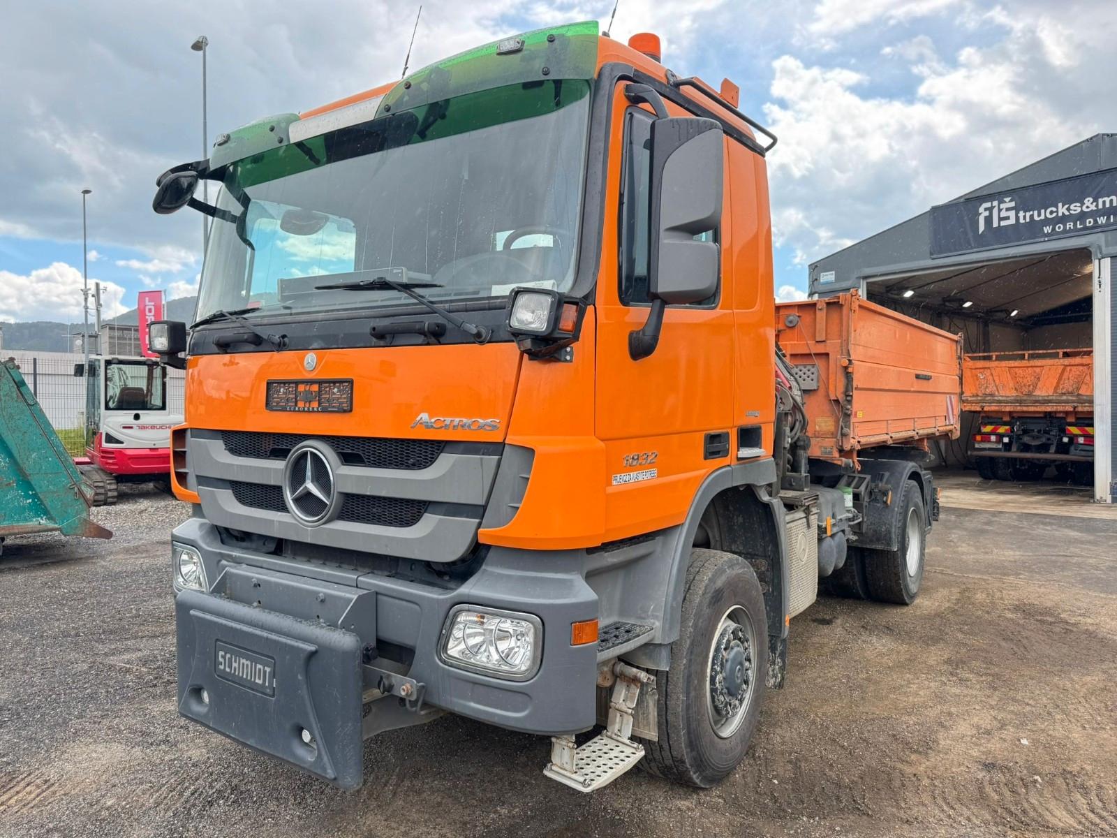 Mercedes-Benz ACTROS 1832 AK tipper 4x4 - crane Fassi 7.4M