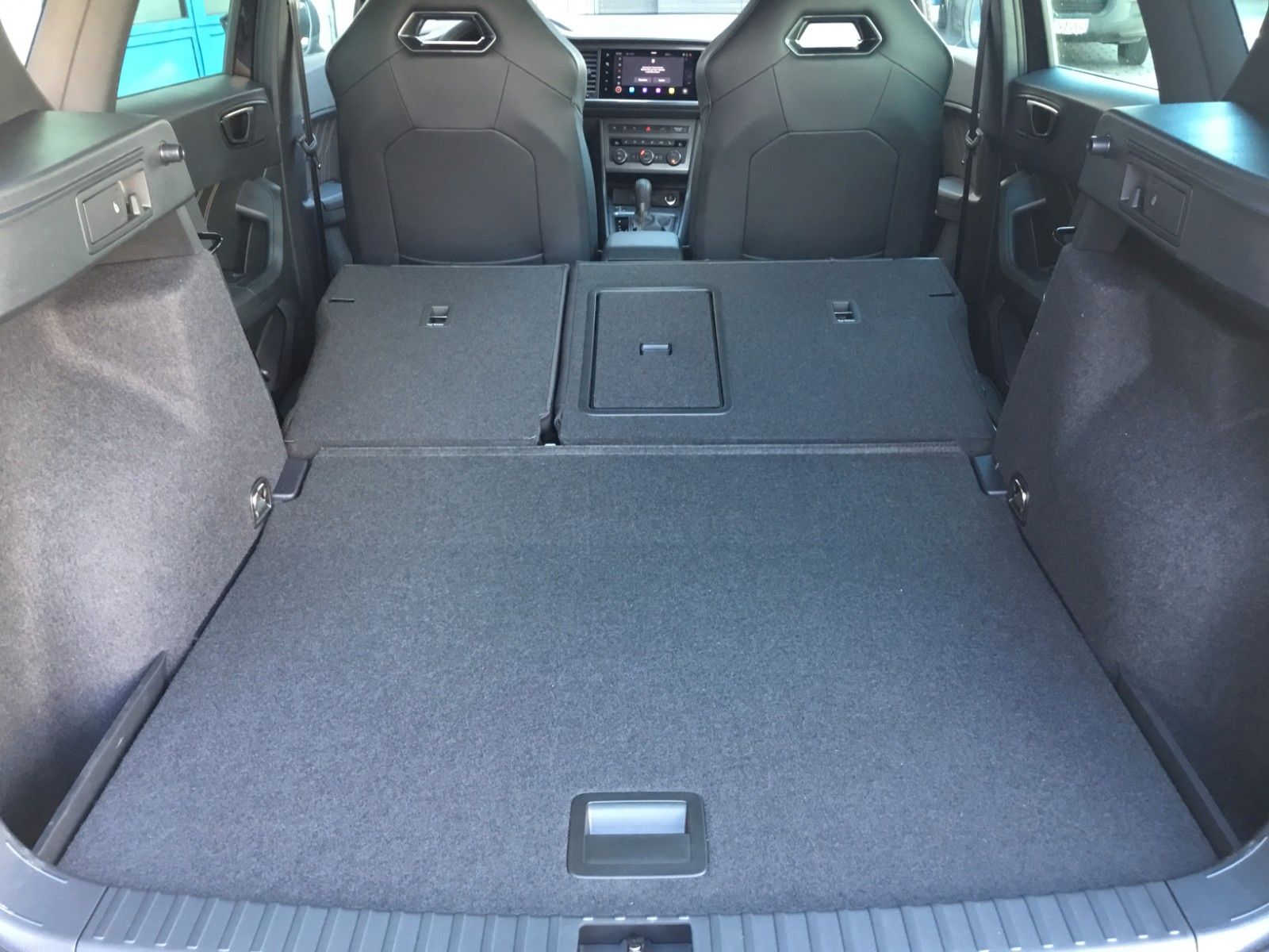 Fahrzeugabbildung CUPRA Ateca 2.0 TSI 4Drive DSG+Pano+AHK+19"+ACC+LED