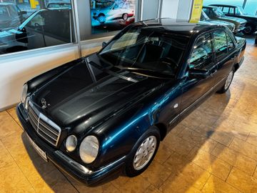 Mercedes E 230 - 8