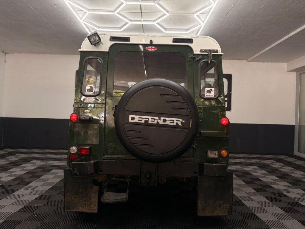 LAND ROVER Defender 90 E Station Wagon RADIO LAND ROVER Defender 90 E Station Wagon RADIO