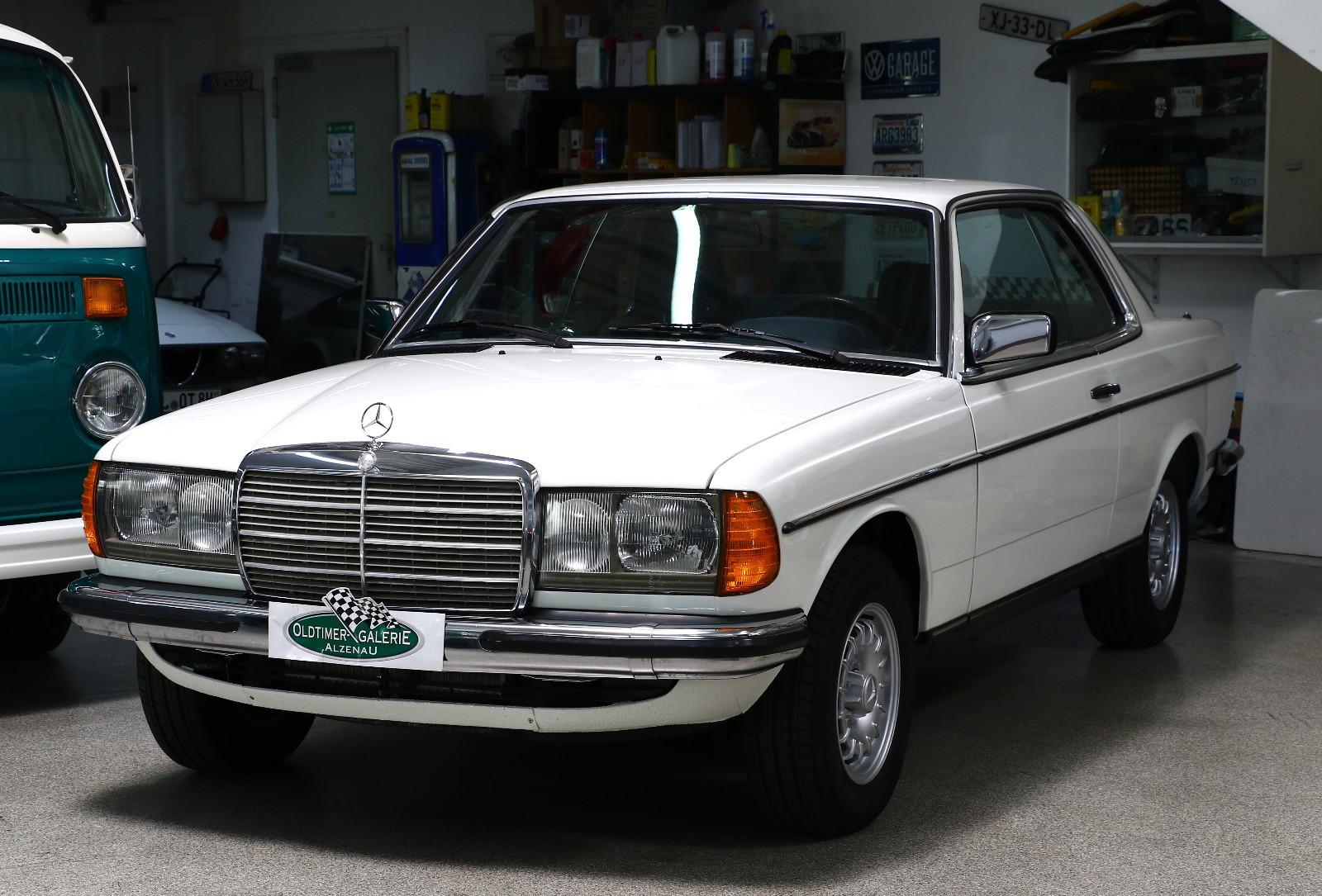 Mercedes-Benz 230 CE Coupé