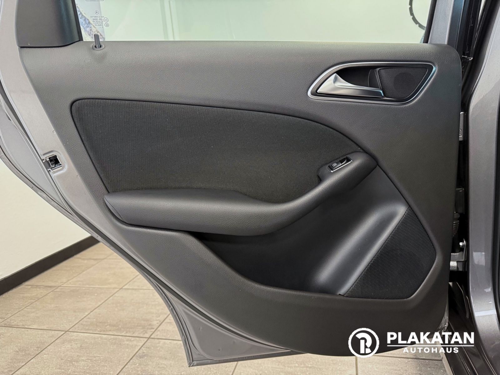 Fahrzeugabbildung Mercedes-Benz B 200 Navi Bi-Xenon Tempomat 1Hand