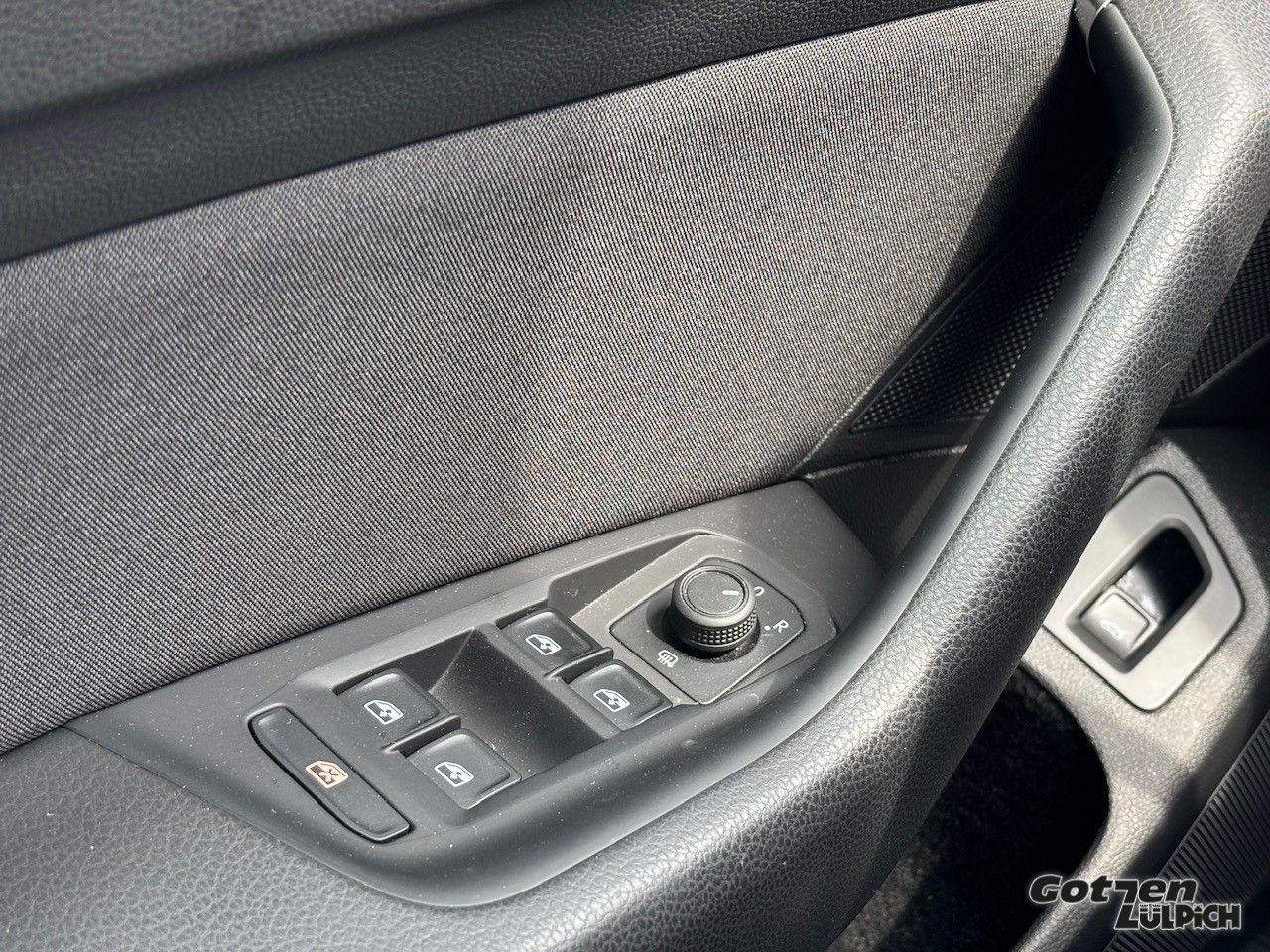 Fahrzeugabbildung Volkswagen Passat Variant Business 2,0TDI Travel Assist LED