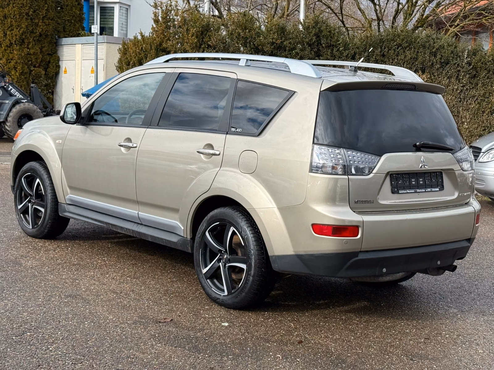Mitsubishi Outlander 2.4-Allrad-Klima-7 Sitze-PDC-Tüv 07/28