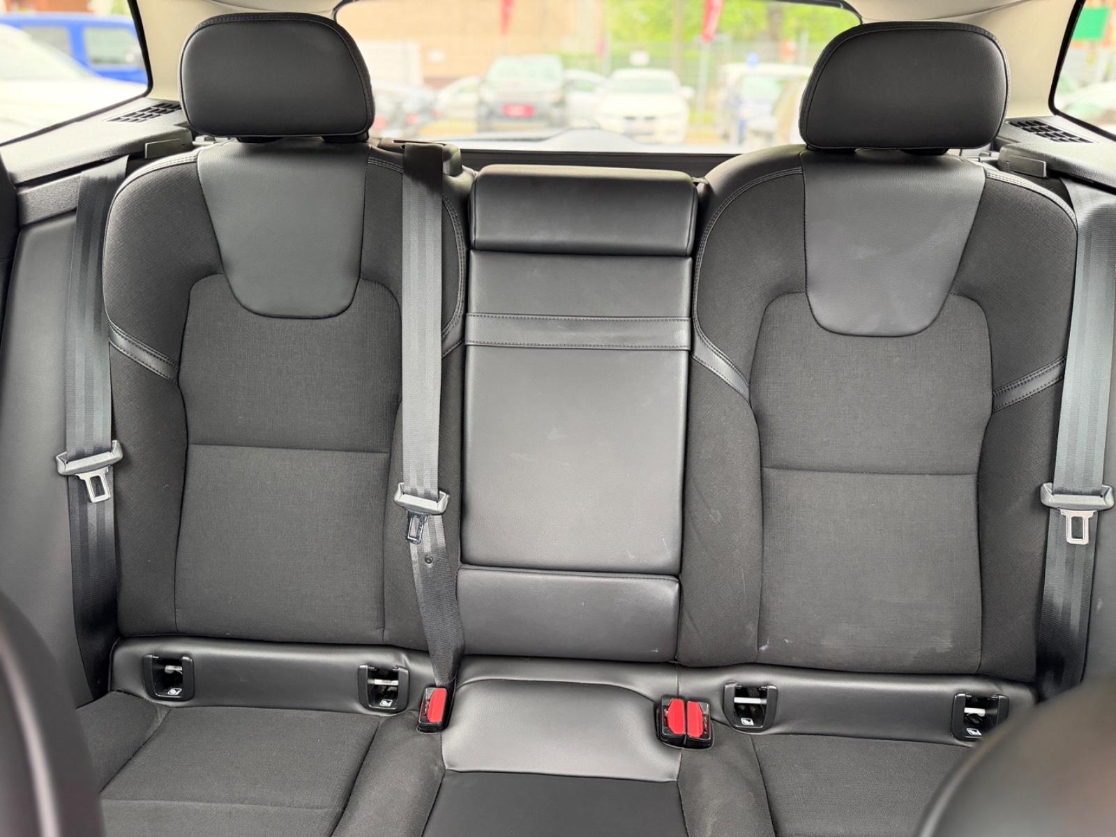 Volvo XC 60  Momentum Pro AWD*H&K*ACC*LED*AHK*