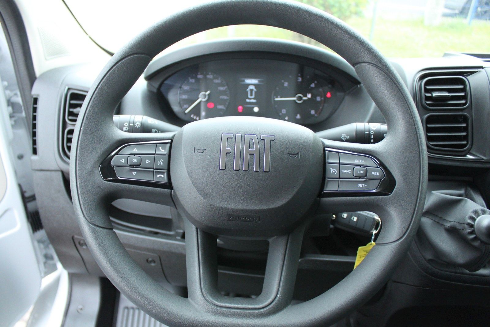 Fahrzeugabbildung Fiat Ducato Pritsche 35 AHK, Ganzjahresreifen
