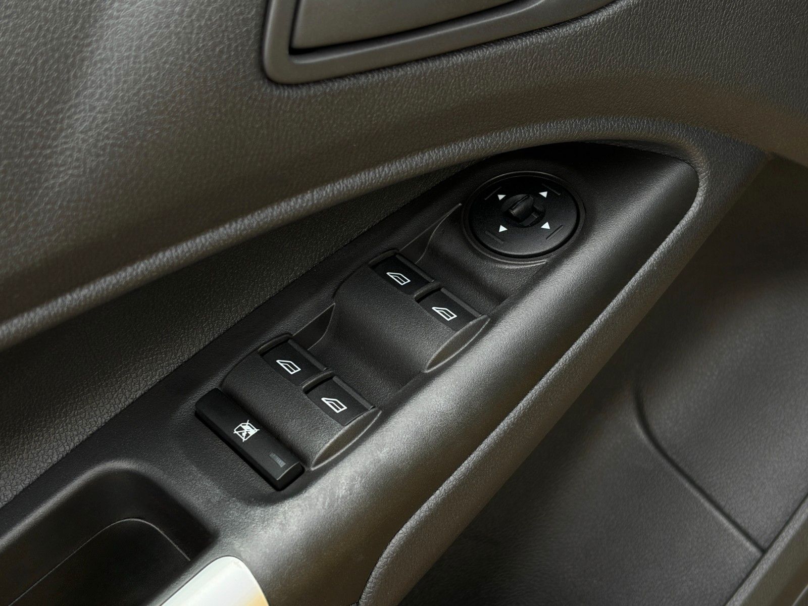 Fahrzeugabbildung Ford Tourneo Connect 1.0 EB Trend Klima Zahnr. neu