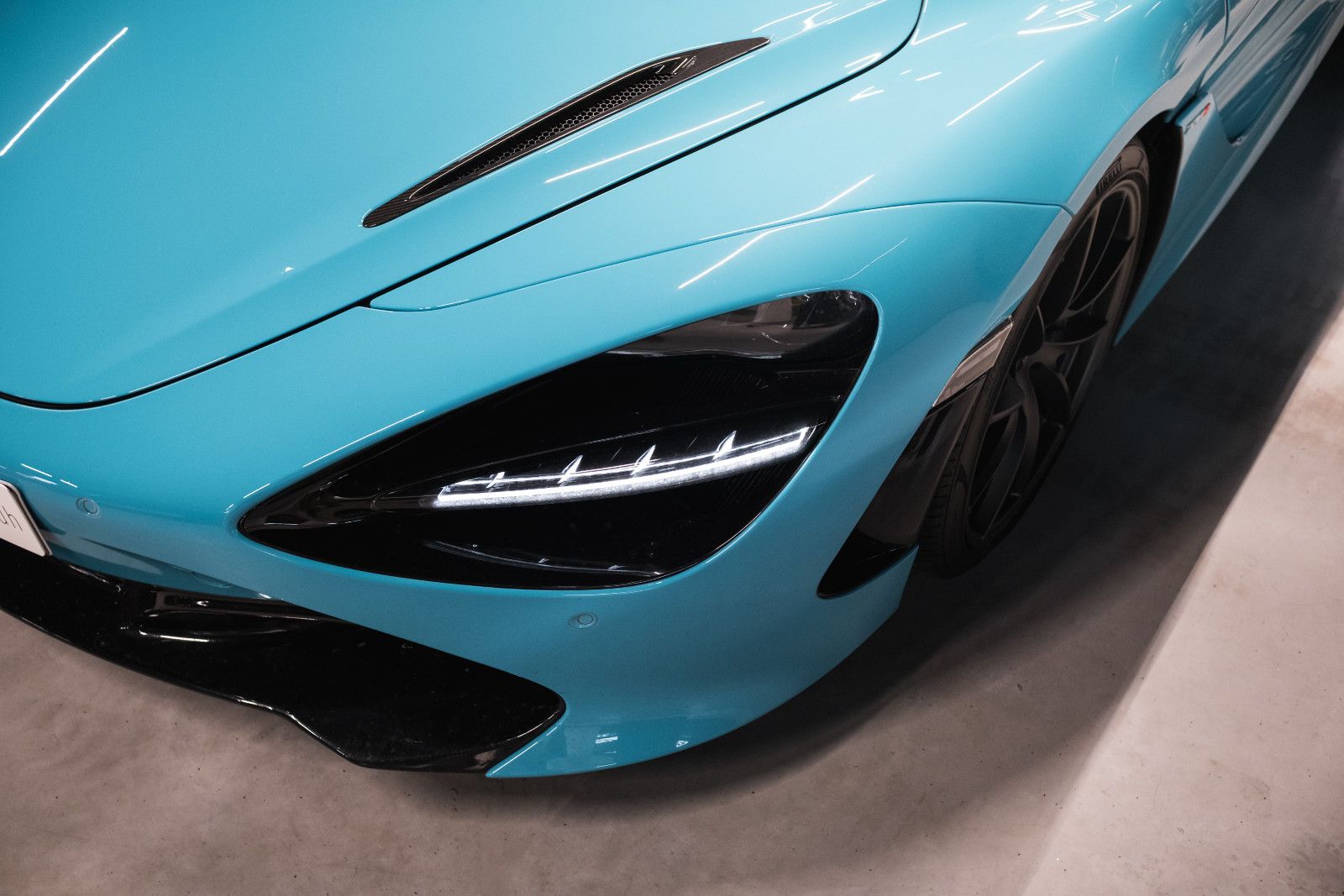 Fahrzeugabbildung McLaren 720S-B&W-McLaren Performance Plus Pack-Steuer!