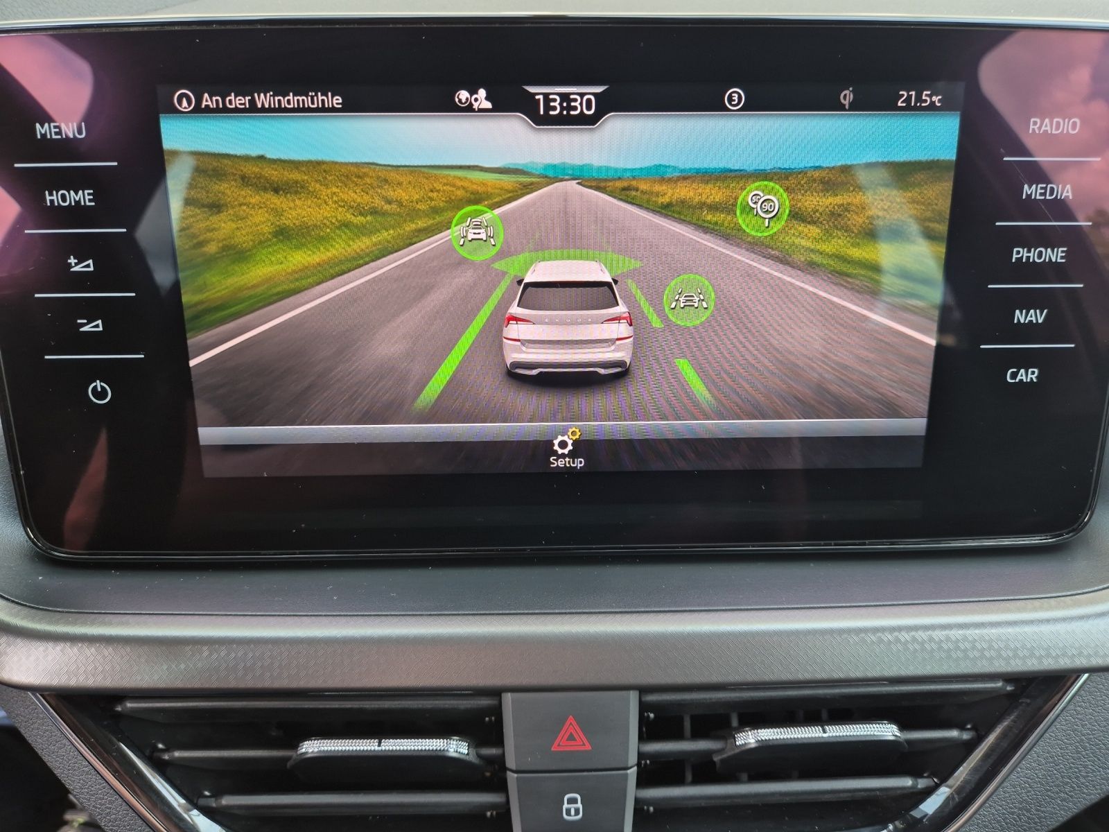 Fahrzeugabbildung SKODA Kamiq TSI Clever LED Navi AID GRA PDC SH LM