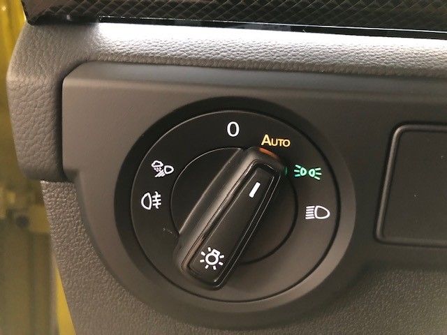 Fahrzeugabbildung Volkswagen T-Cross R-Line 1.0 TSI DSG Sportpaket Navi LED B