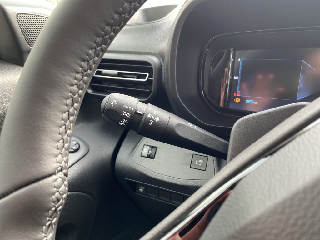 Fahrzeugabbildung Citroën Berlingo 1.5 Diesel 100 M XTR *Navi*Cam*3 Sitze*