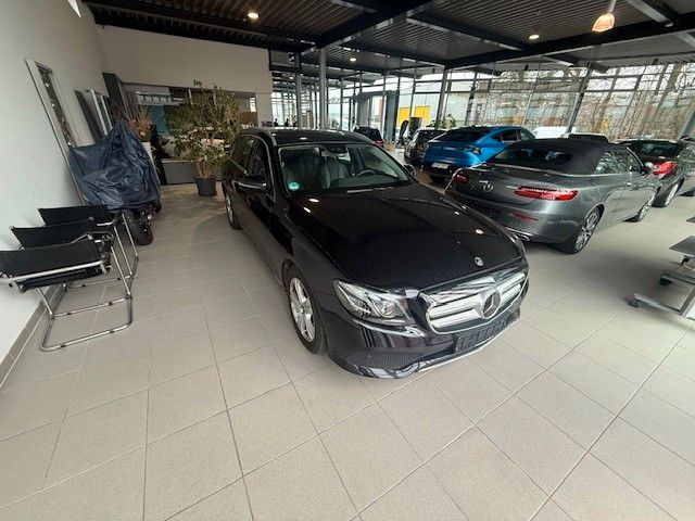 MERCEDES-BENZ E 220 d T AHK