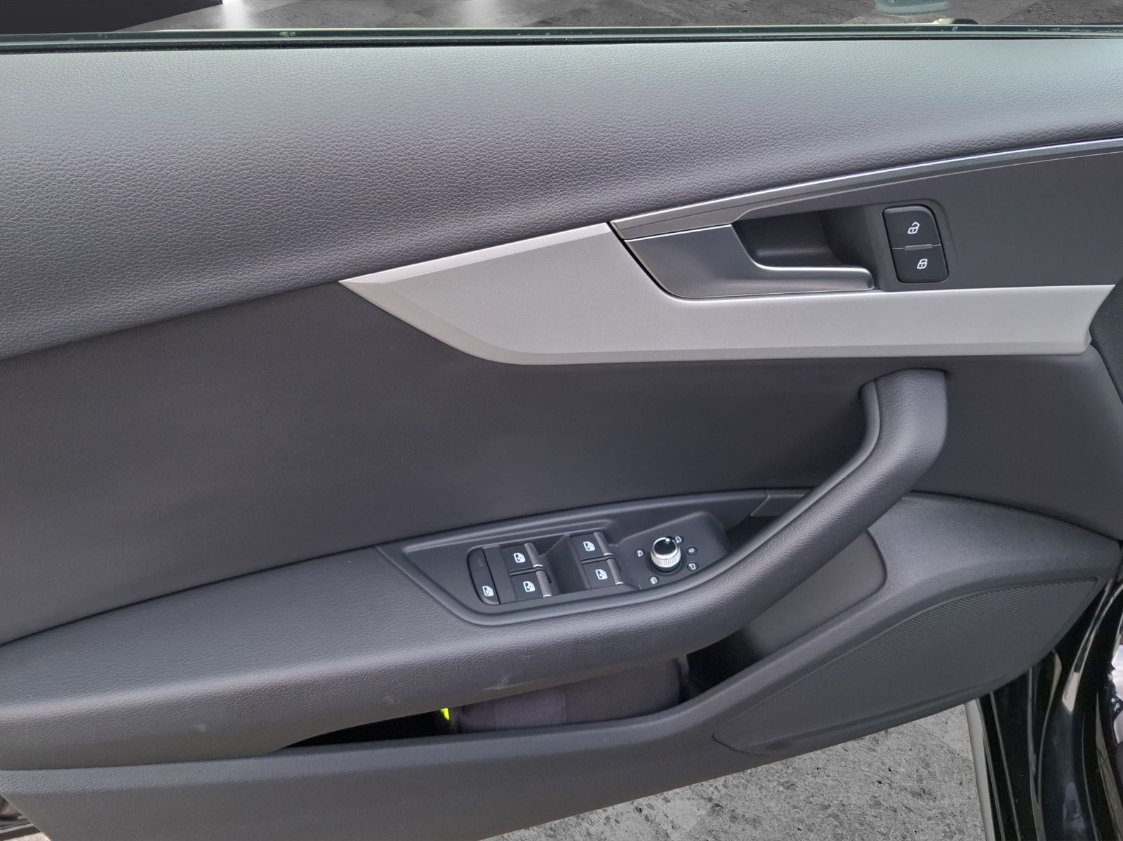 Fahrzeugabbildung Audi A4 Avant 45 TFSI S-line Edition qu Matrix Navi A