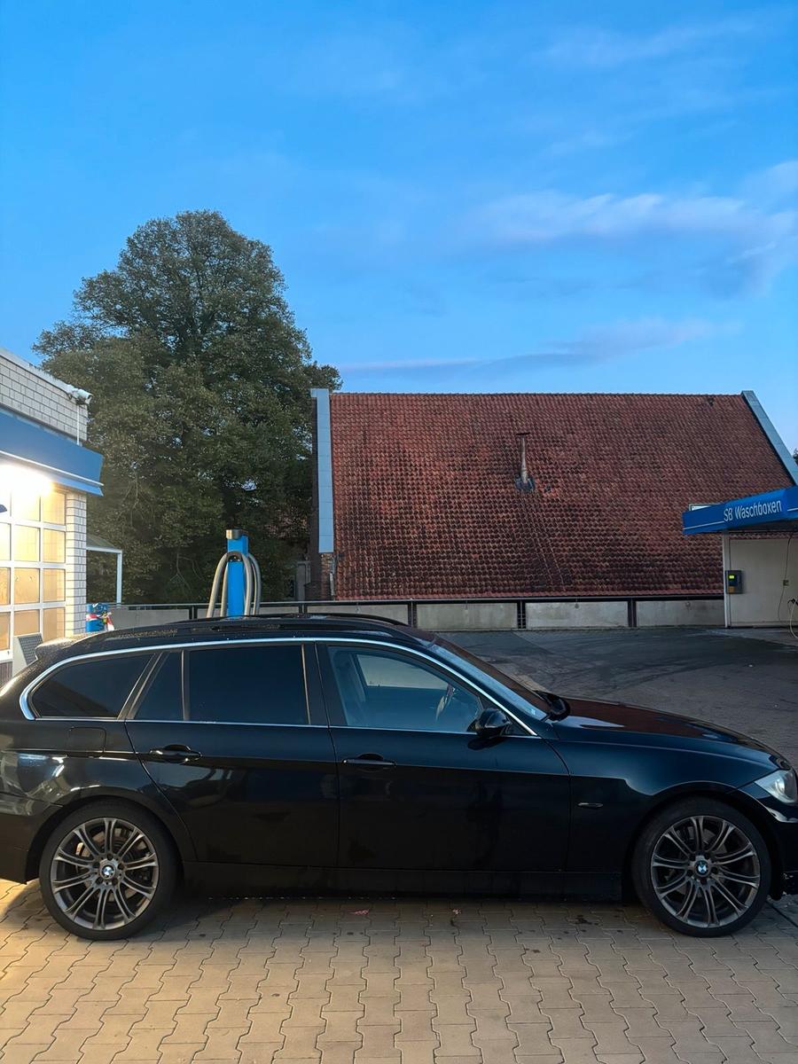 BMW 325 2006 — салон