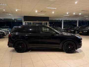 Porsche Cayenne - 4