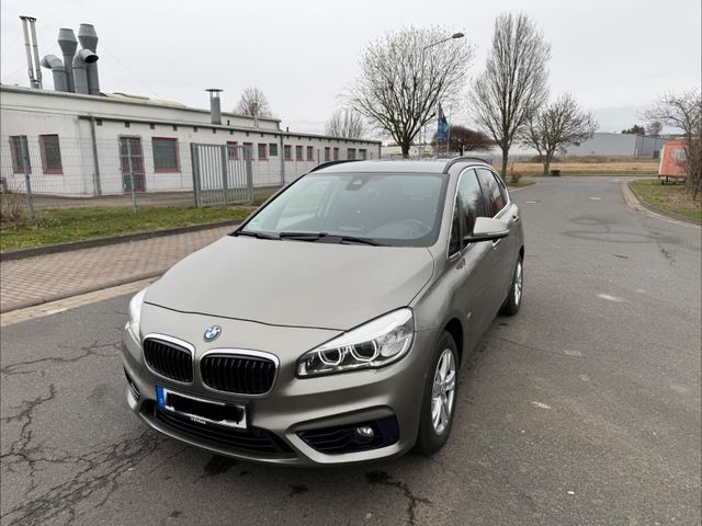 BMW 220i Active Tourer LED/ HK-Anlage /Schaltwippen