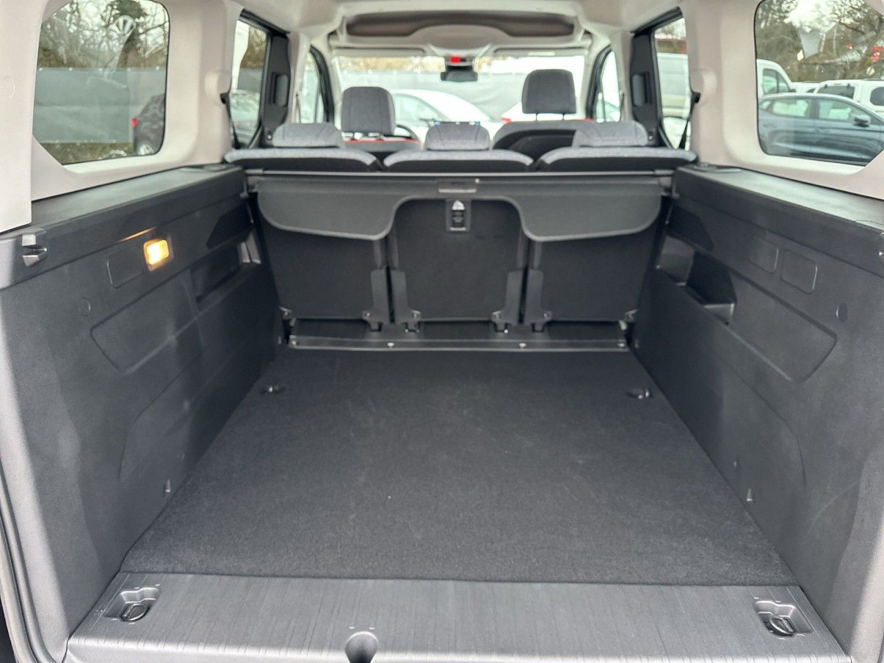 Fahrzeugabbildung Citroën Berlingo XL Diesel 130 Max XTR - mit KI generiert/bearbeitet