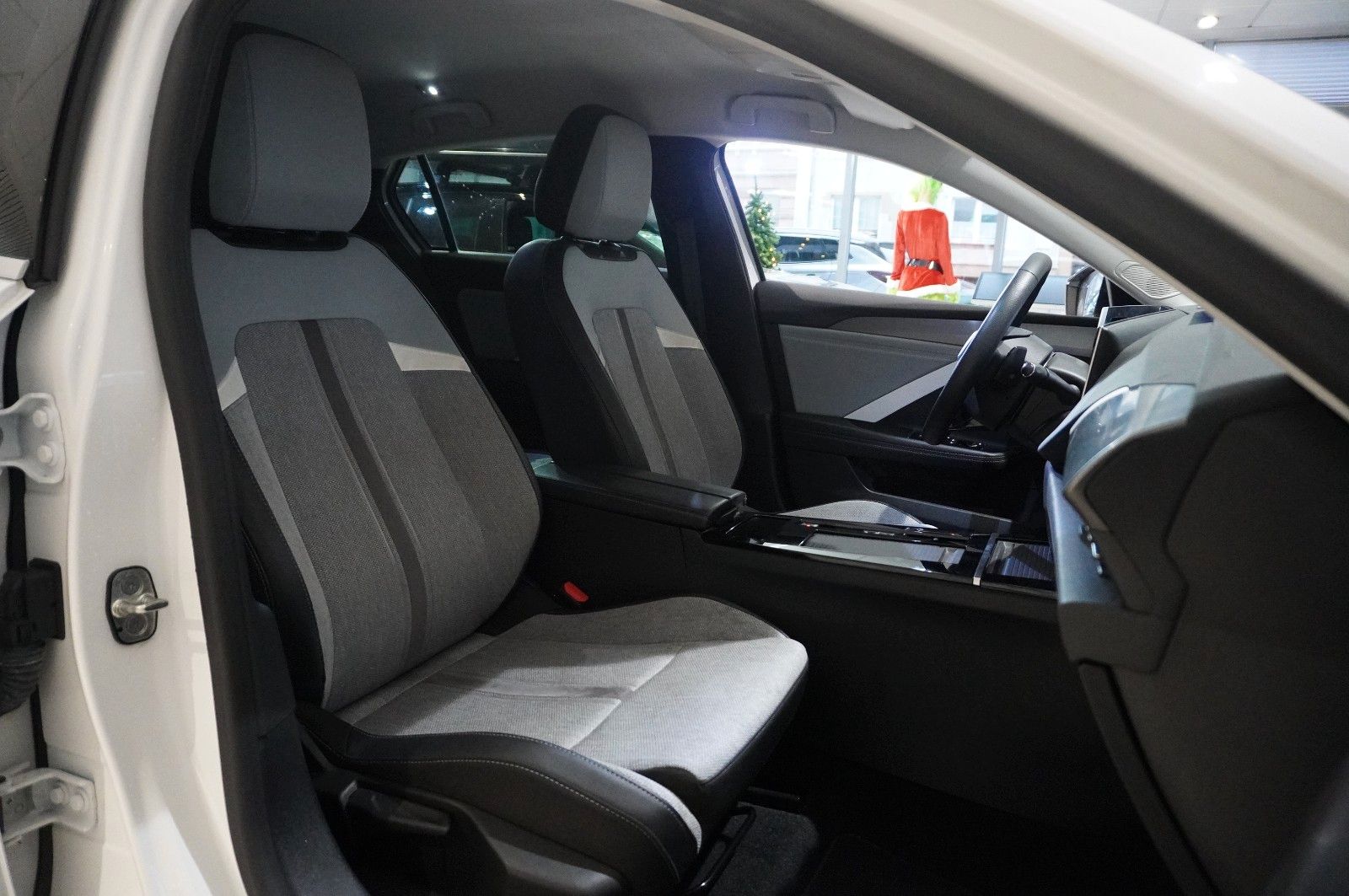 Fahrzeugabbildung Opel Astra L Lim. 1.2T ELEGANCE NAVI/LED/KAMERA/SPORT