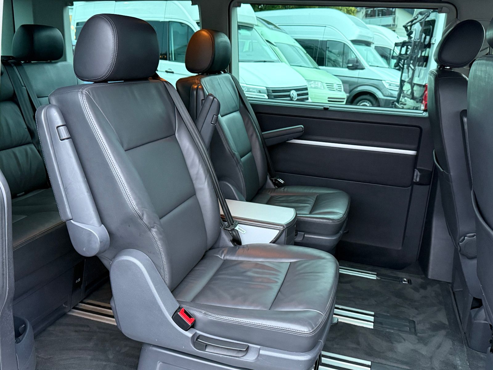 Fahrzeugabbildung Volkswagen T5 Multivan TDI DSG Highline AHK GRA Navi Kamera