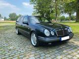 Mercedes-Benz E 420 T Elegance Rarität - Mercedes-Benz E 420 mit Benzin-Antrieb