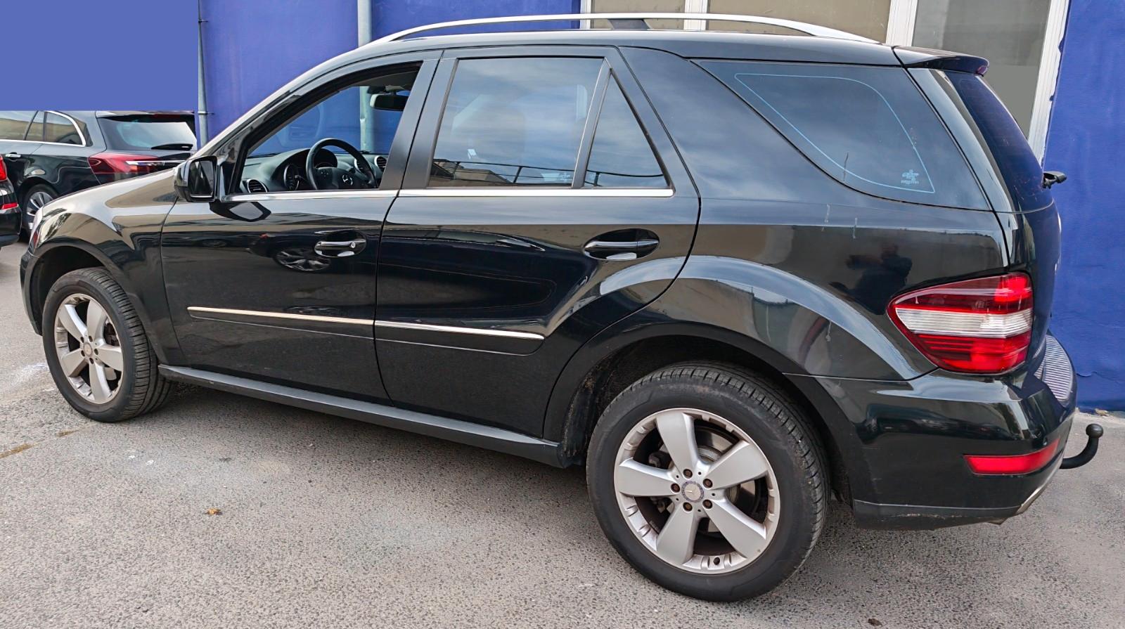 Mercedes-Benz ML280 2009 — rear view
