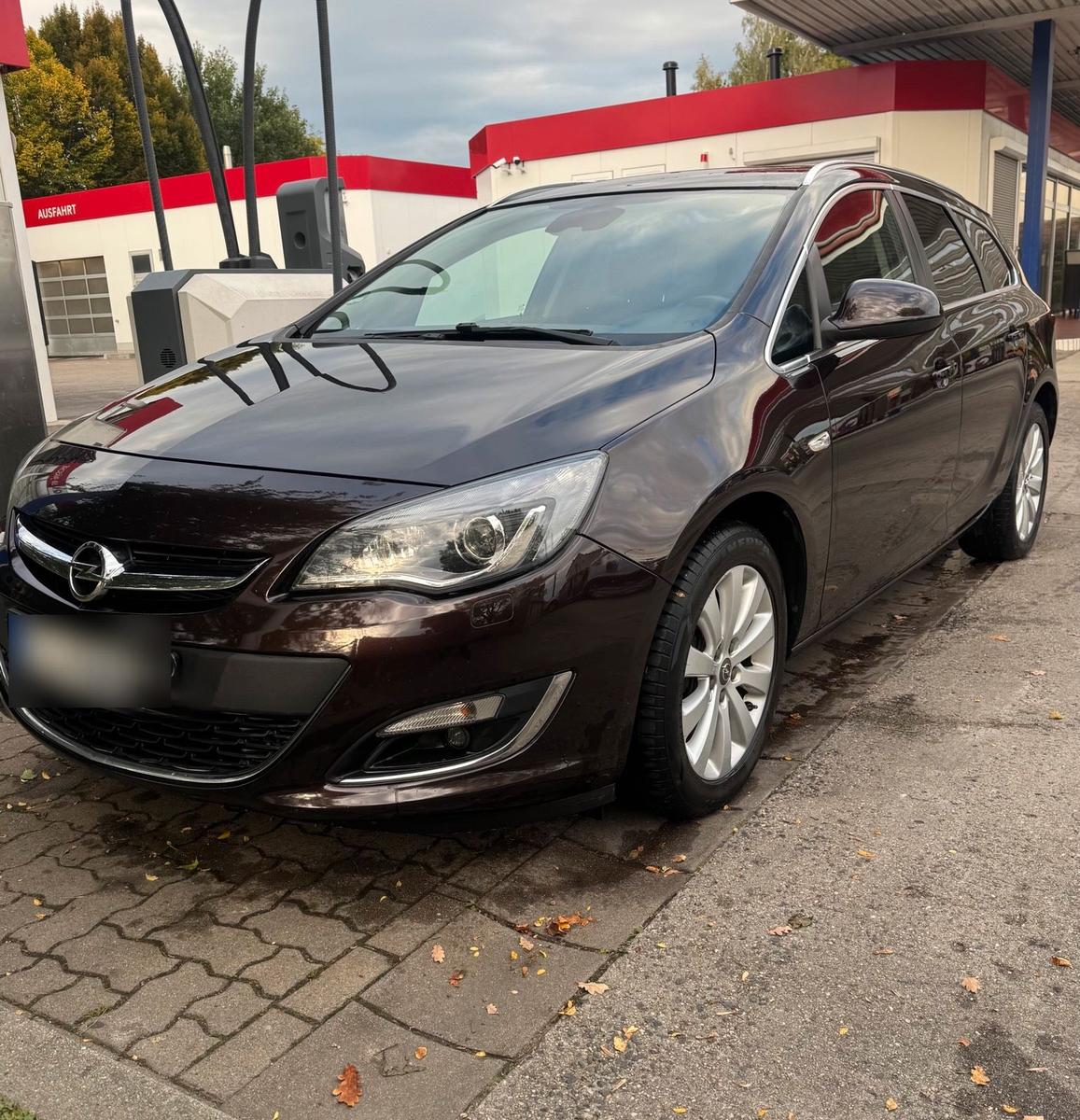 Opel Astra 2015 — interior