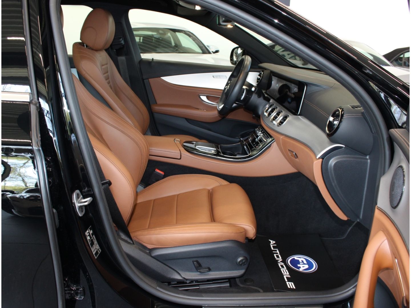 Fahrzeugabbildung Mercedes-Benz E 400 d 4Matic AMG Line 4Matic Facelift 1.Hand