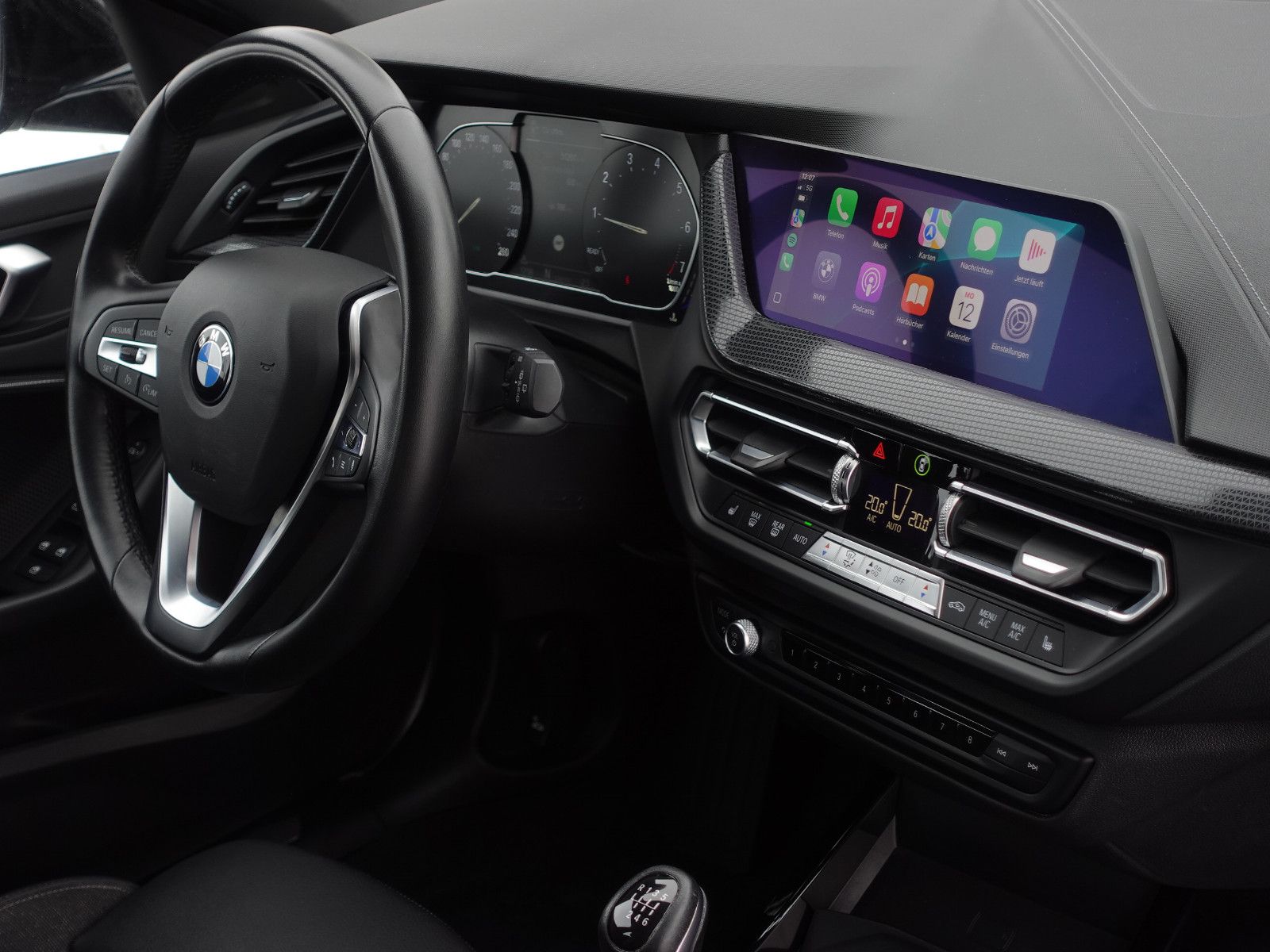 Fahrzeugabbildung BMW 118i Sport Line Navi CarPlay LED-Pkt.