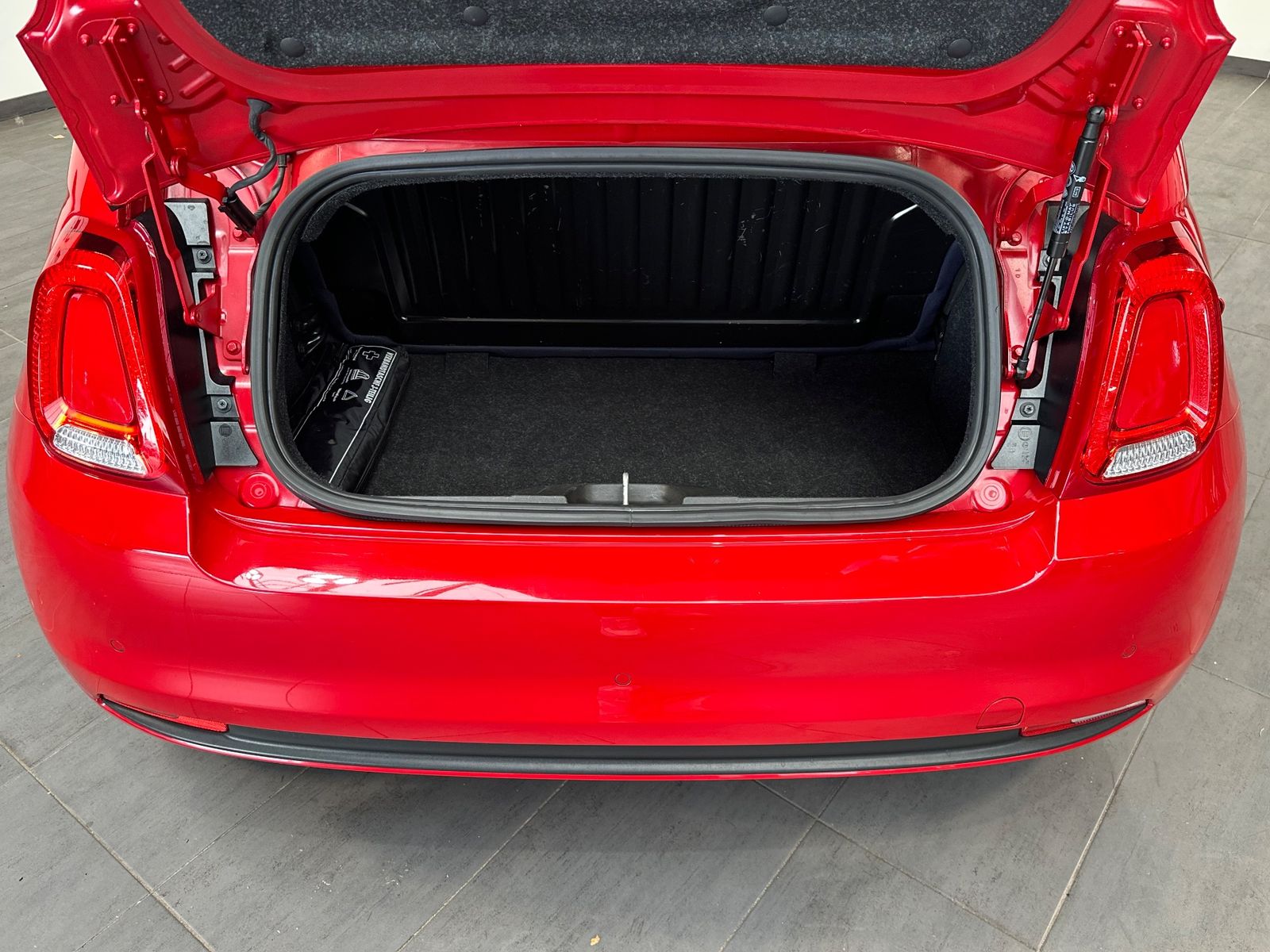 Fahrzeugabbildung Fiat 500C 1.0 GSE Mild-Hybrid Club KOMFORT-PAKET