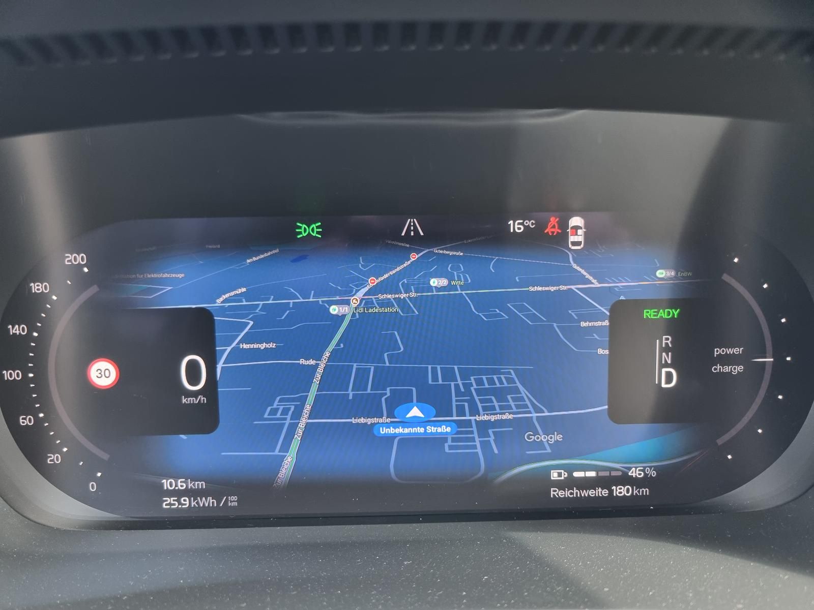 Fahrzeugabbildung Volvo XC40 Plus Recharge Pure Electric 2WD
