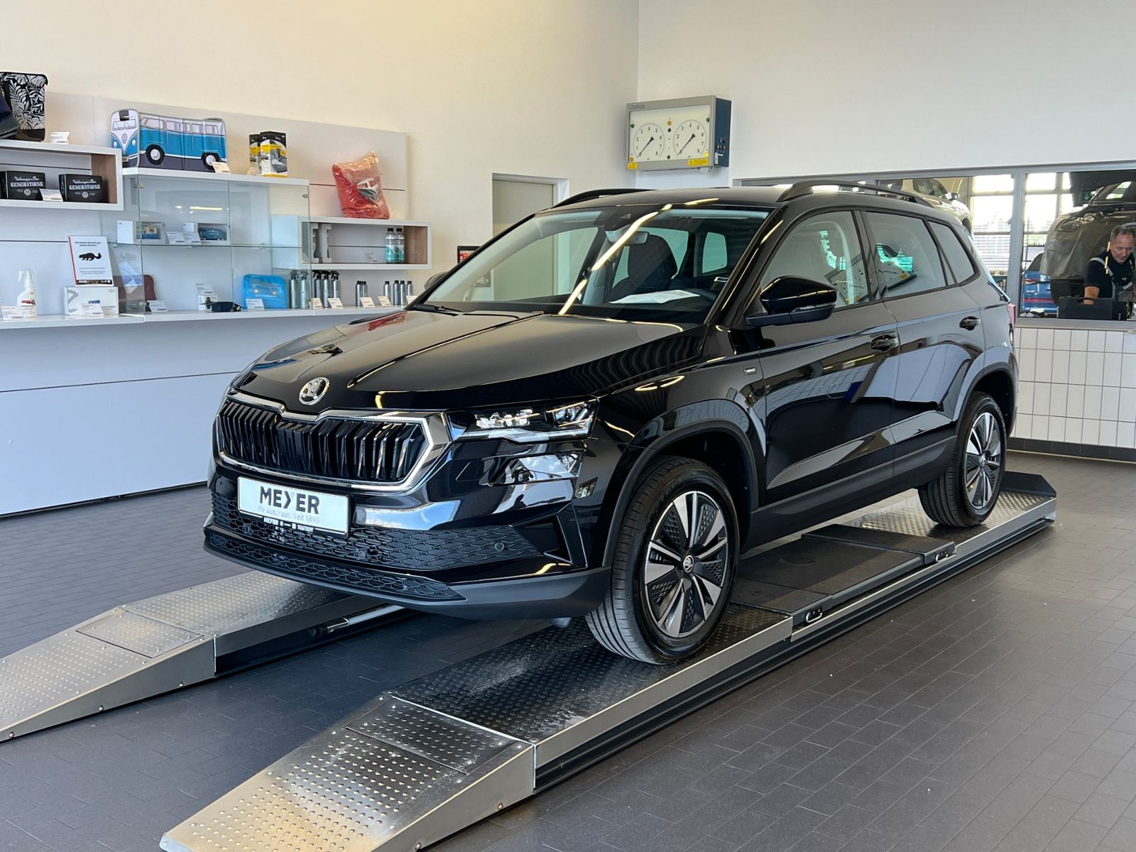 Fahrzeugabbildung SKODA Karoq DRIVE 1.5 TSI DSG *AHK, ACC, LED, Virtual