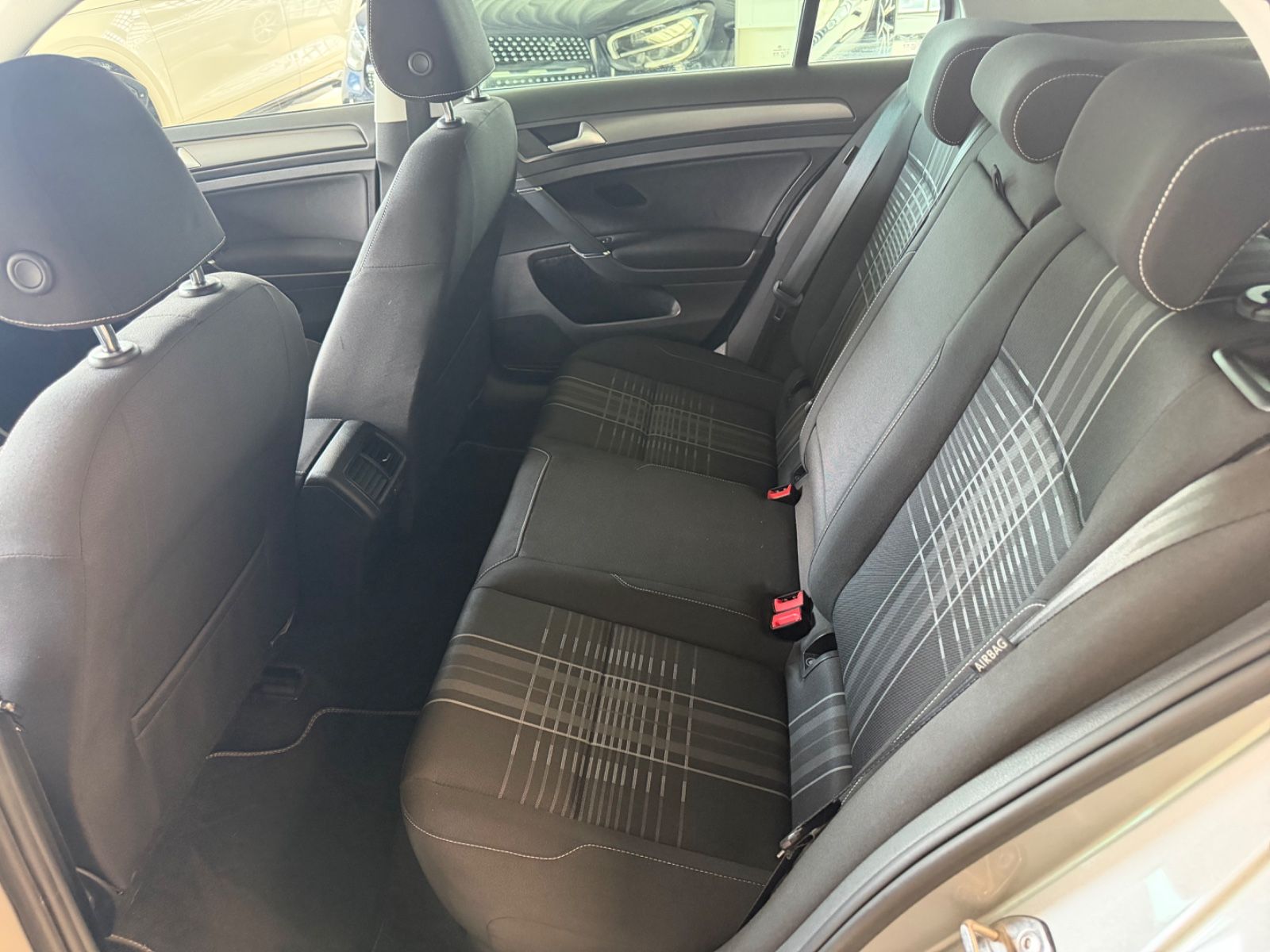Fahrzeugabbildung Volkswagen Golf VII Lim. Lounge BMT