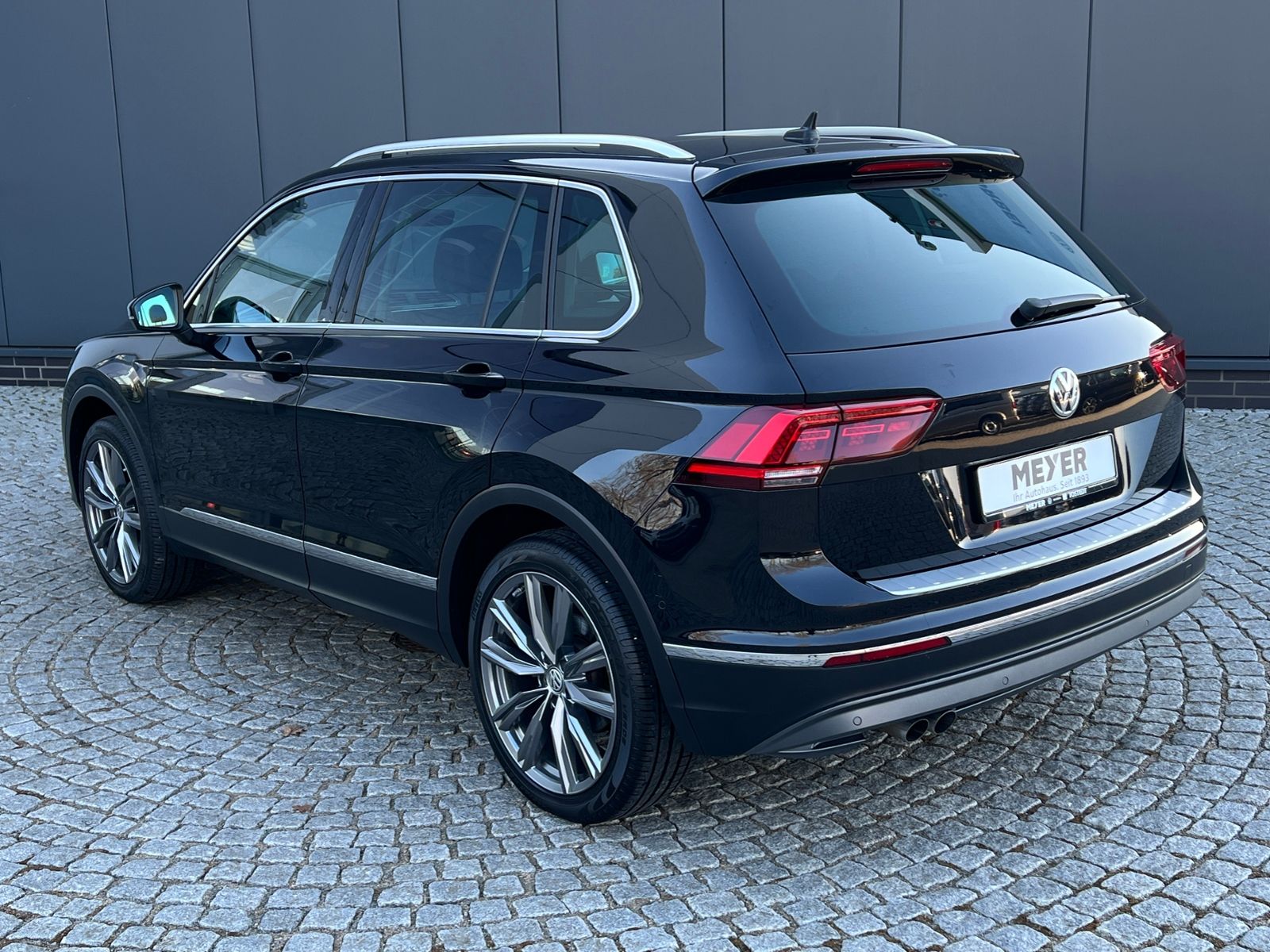 Fahrzeugabbildung Volkswagen Tiguan Highline 2.0 TSI DSG 4Motion *AHK, LED, A