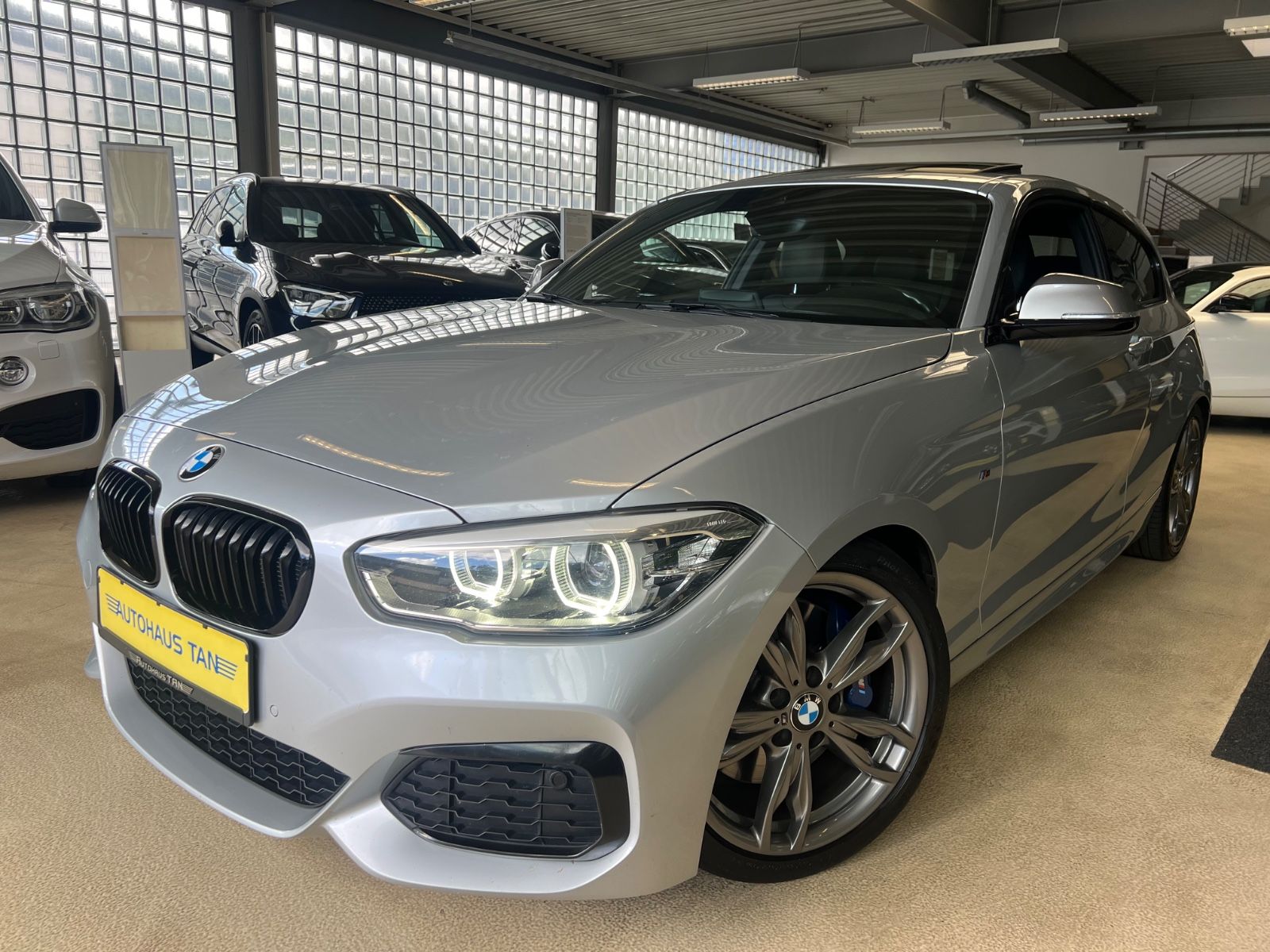 Fahrzeugabbildung BMW M135 i xDrive * SCHIEBEDACH * LEDER *