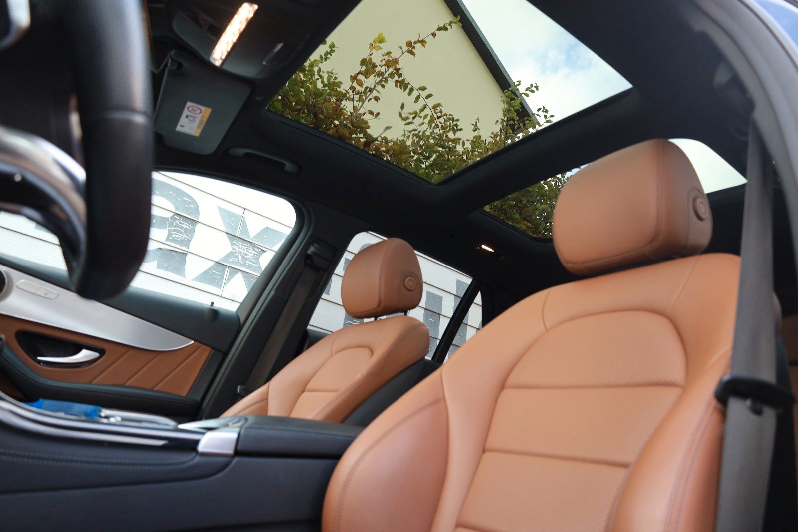 Fahrzeugabbildung Mercedes-Benz GLC 300 4M AMG Line Leder,Navi,LED,Panorama,AHK